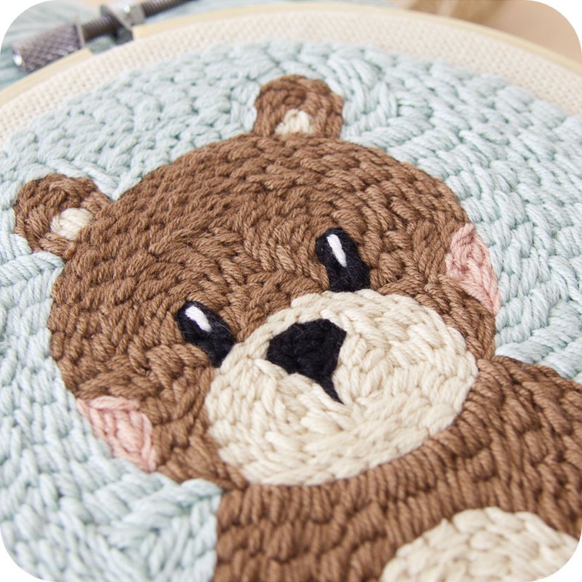 medved set jehlomalovani detail