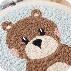 medved set jehlomalovani detail